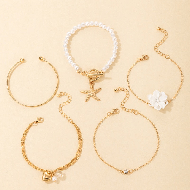 Ensemble de cinq bracelets