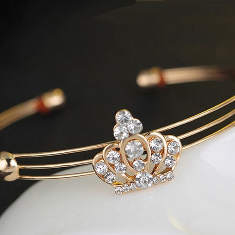 Ensemble de bijoux avec motif de couronne