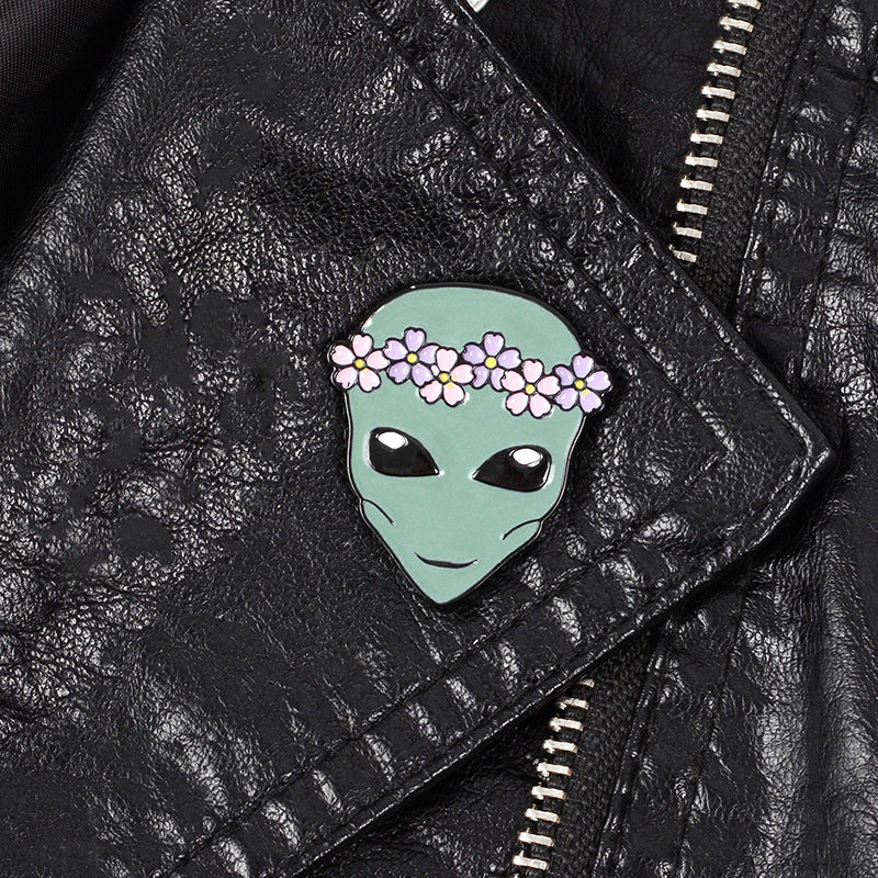 Alien Pin avec une couronne