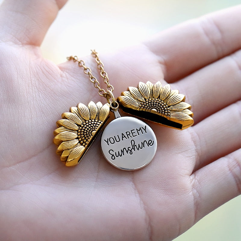 Collier de tournesol avec une ouverture