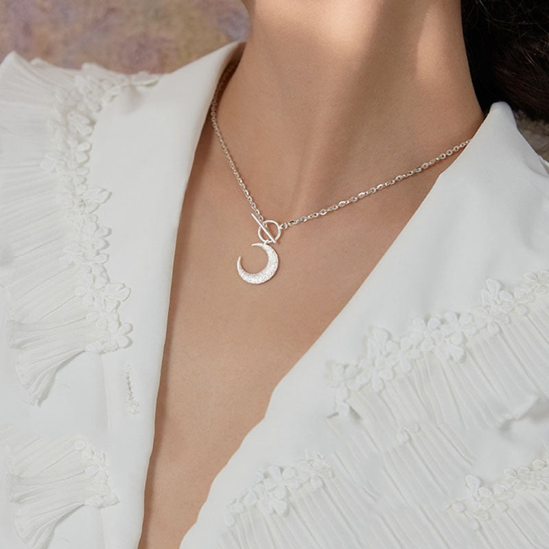 Collier avec une lune