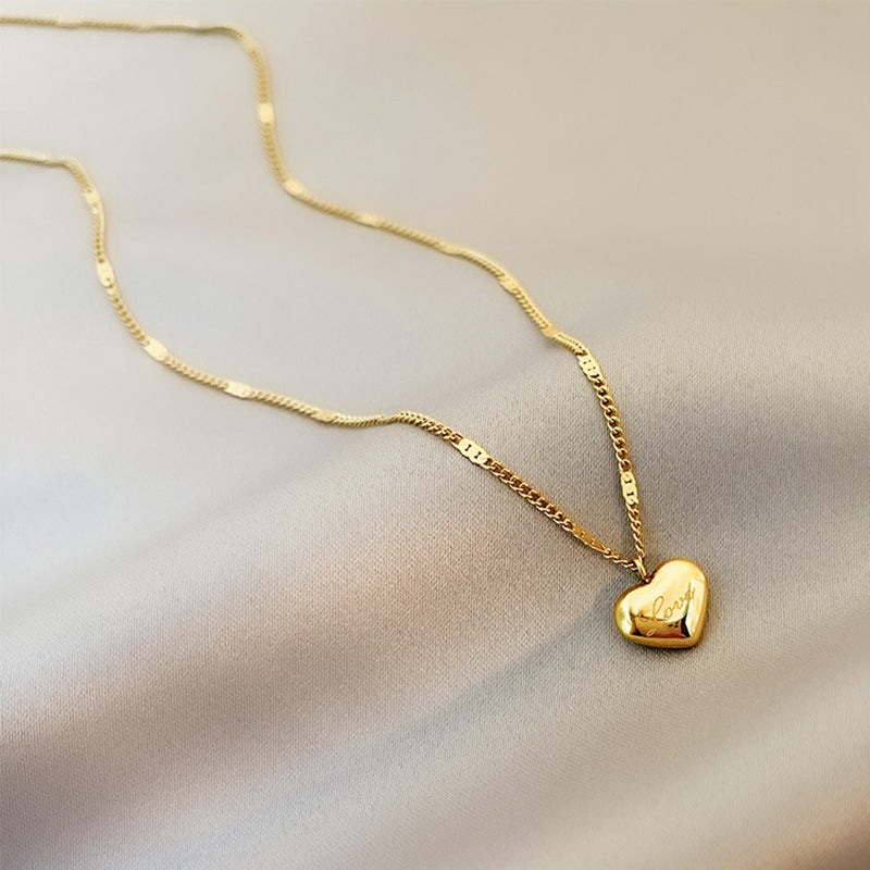 Collier en or avec un pendentif en forme de cœur