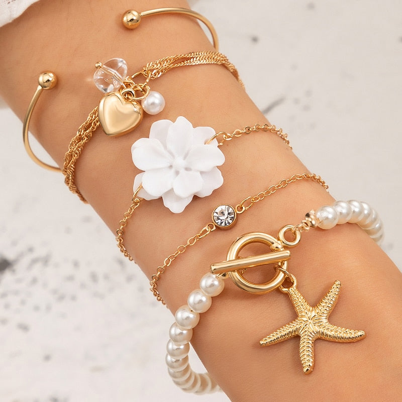 Ensemble de cinq bracelets