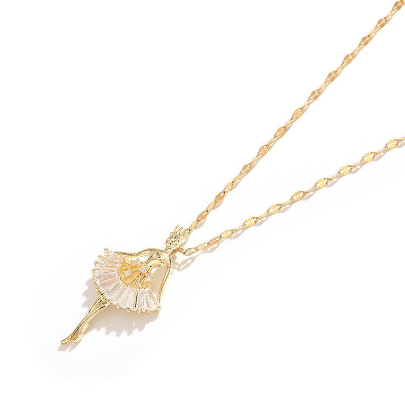 Collier avec un pendentif - une ballerine