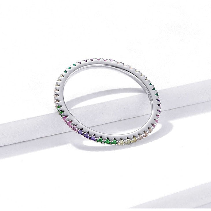 Bague avec des zircons colorés