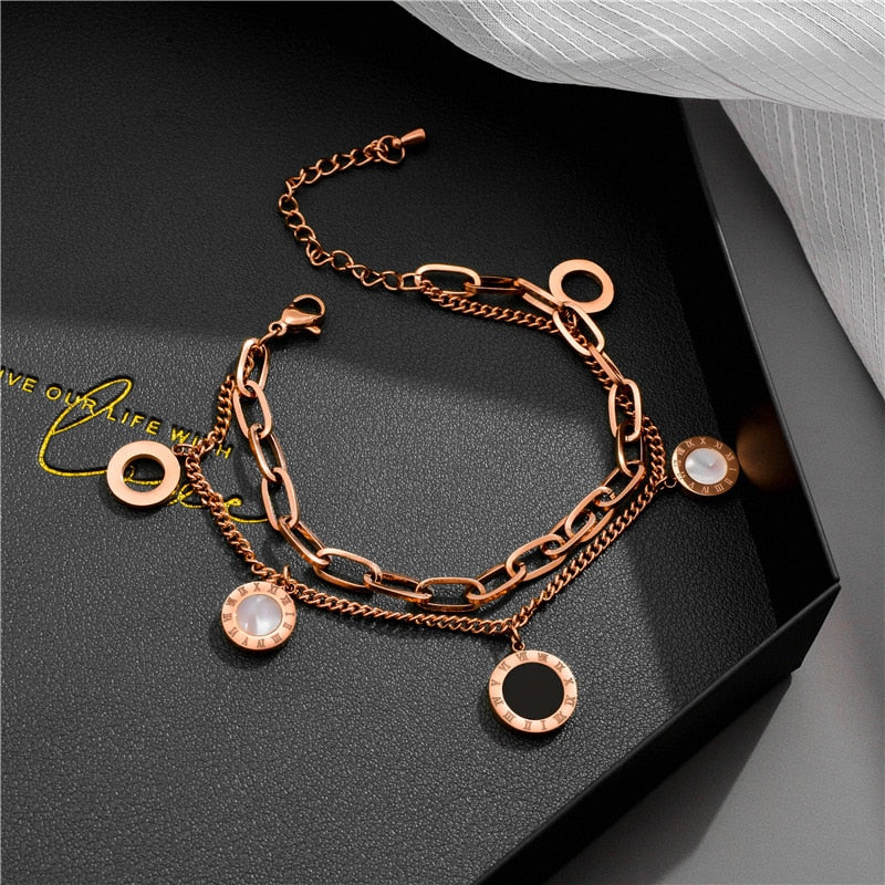 Bracelet avec des pendentifs ronds
