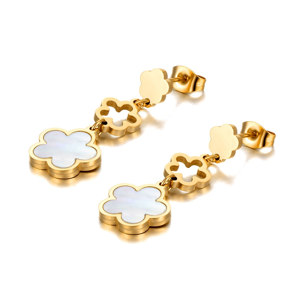 Boucles d'oreilles avec motif de fleur