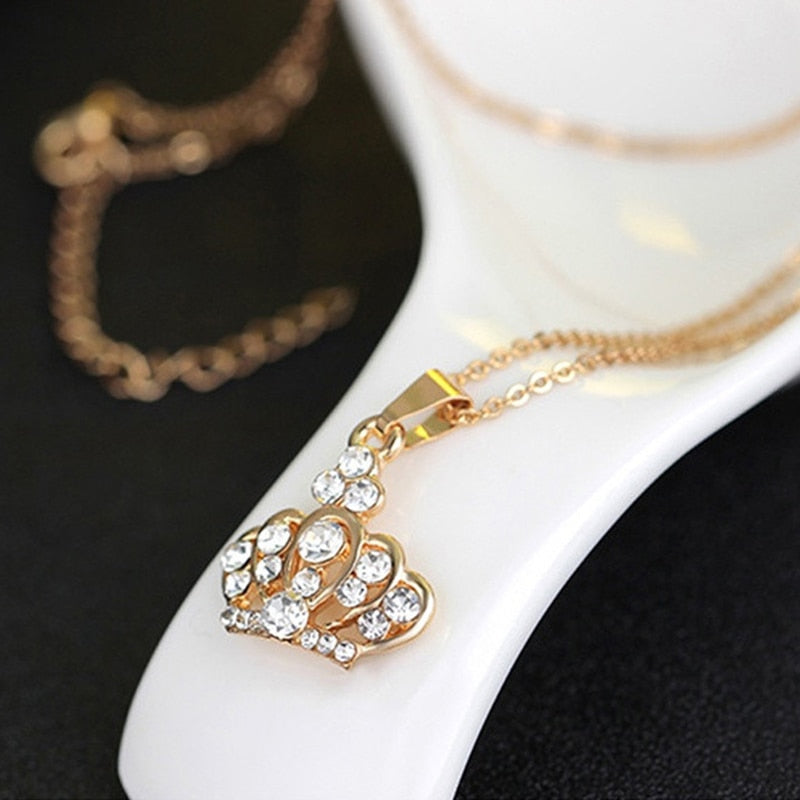 Ensemble de bijoux avec motif de couronne