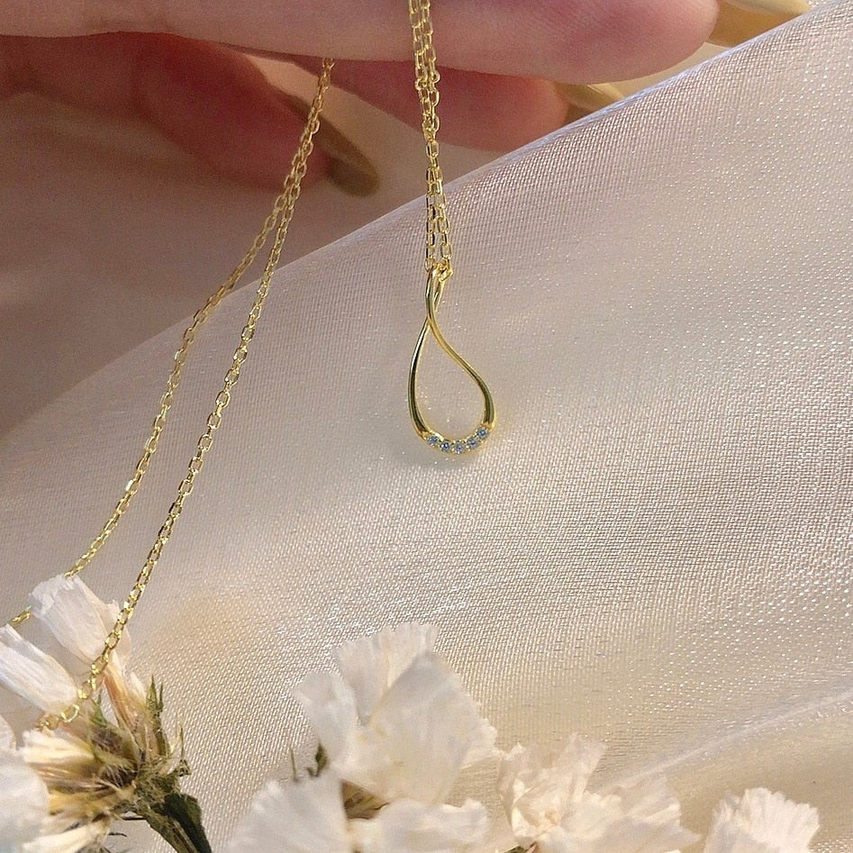 Collier larme minimaliste