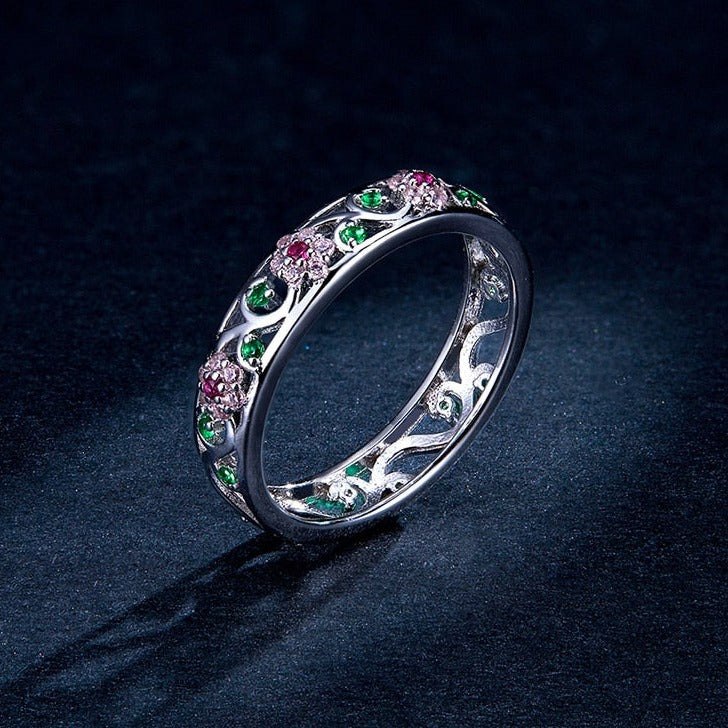 Bague ajourée avec des fleurs