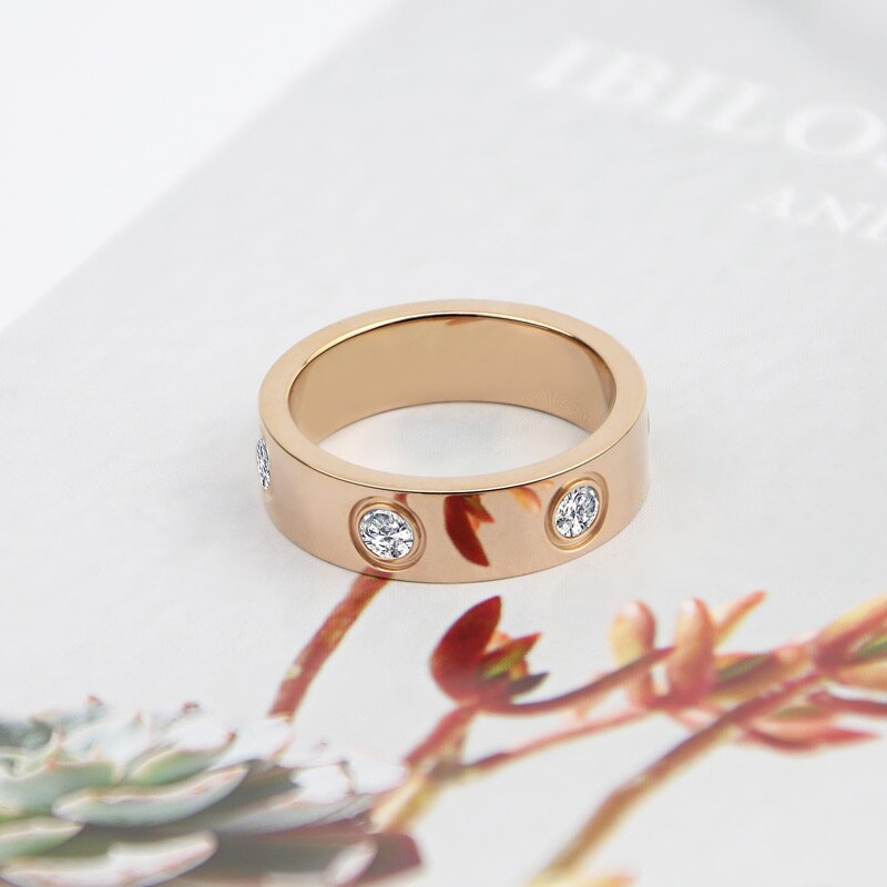 Bague avec zircons