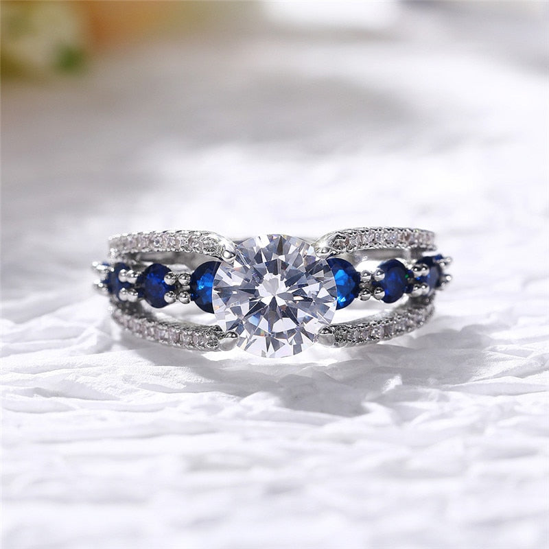 Bague avec un œil saillant