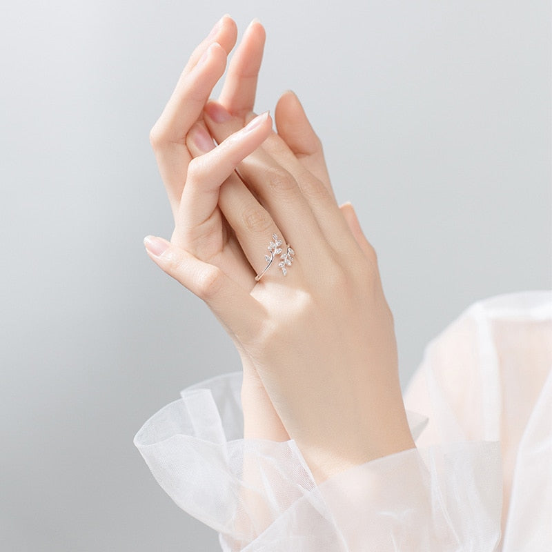 Bague avec un motif de feuille