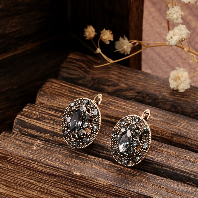 Boucles d'oreilles avec des pierres noires