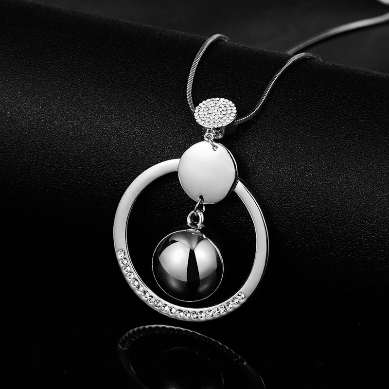 Collier avec un pendentif rond