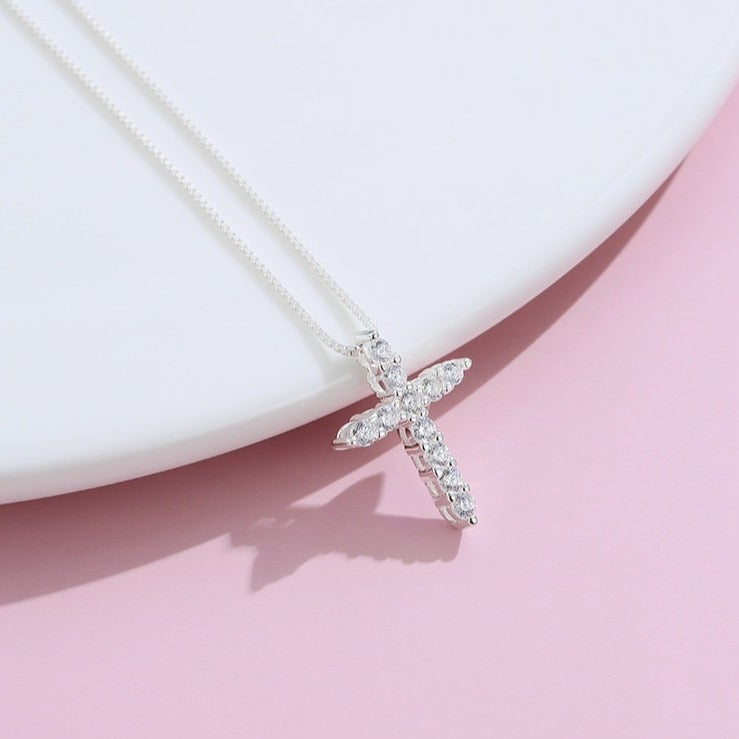 Chaîne avec une croix