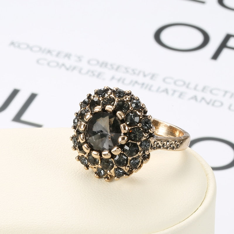 Bague avec une pierre noire