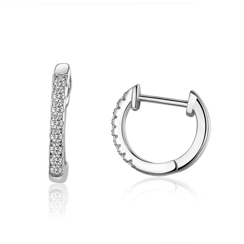 Boucles d'oreilles rondes avec des zircons