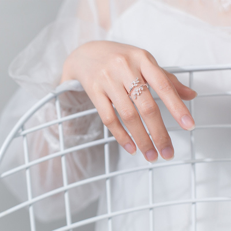 Bague avec un motif de feuille