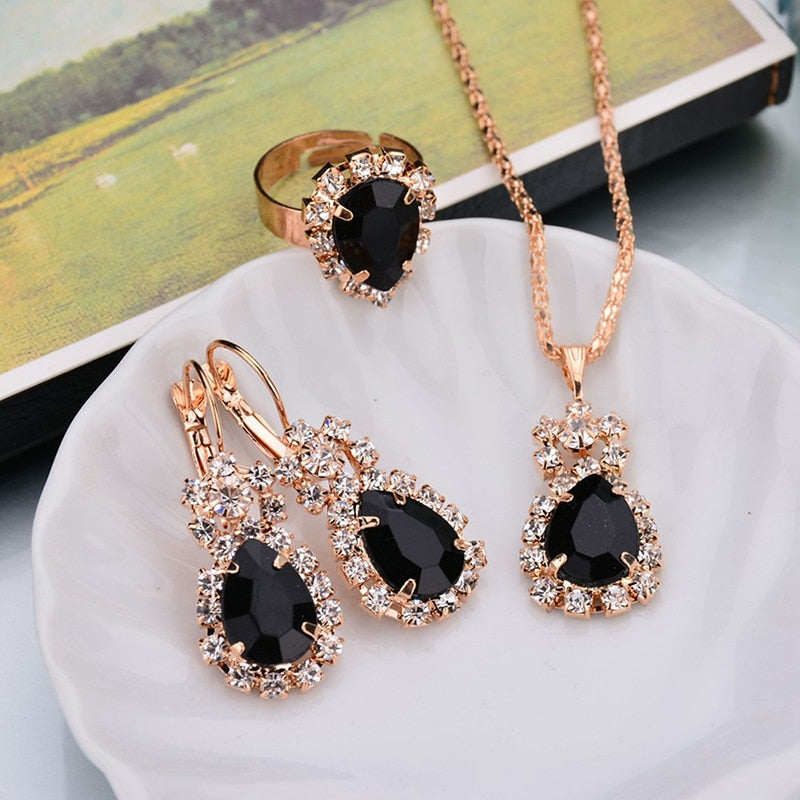 Ensemble de bijoux avec un œil coloré
