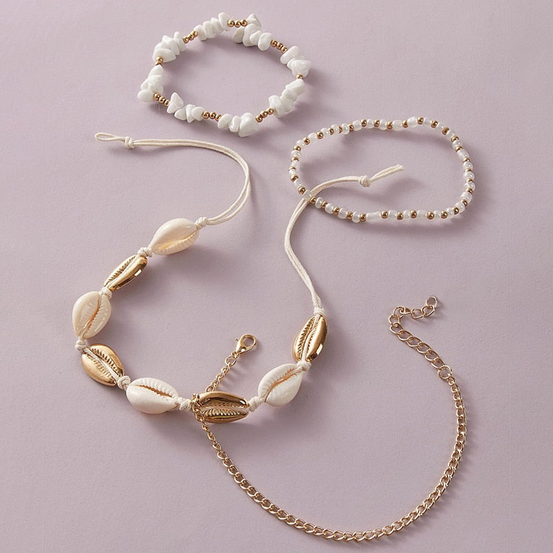 Ensemble de bracelets de cheville avec des coquillages