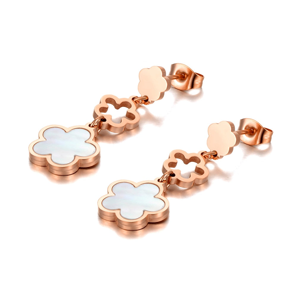 Boucles d'oreilles avec motif de fleur