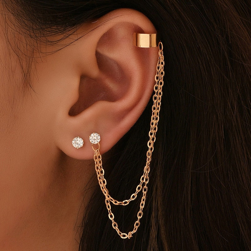 Boucle d'oreille avec une chaîne