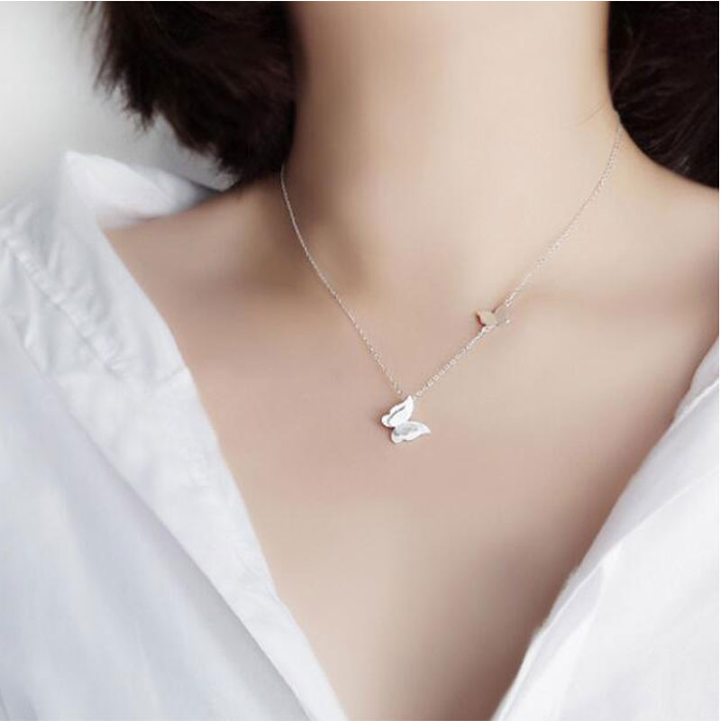 Ensemble de bijoux avec un motif de papillon