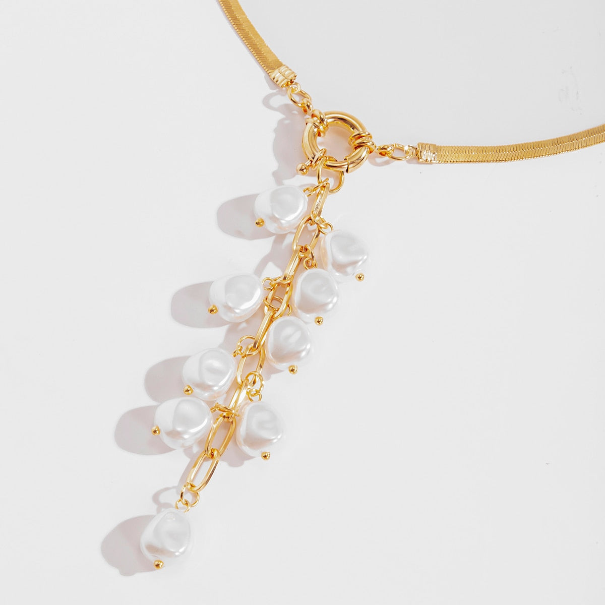 Collier avec un pendentif décoratif