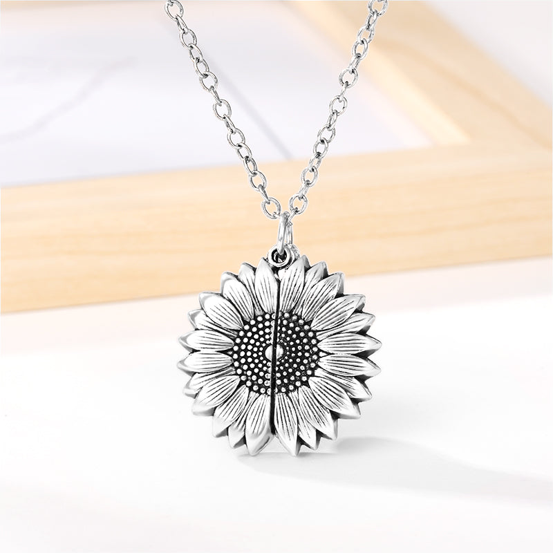 Collier de tournesol avec une ouverture