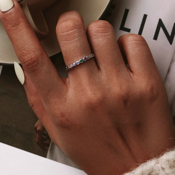 Bague avec des zircons colorés