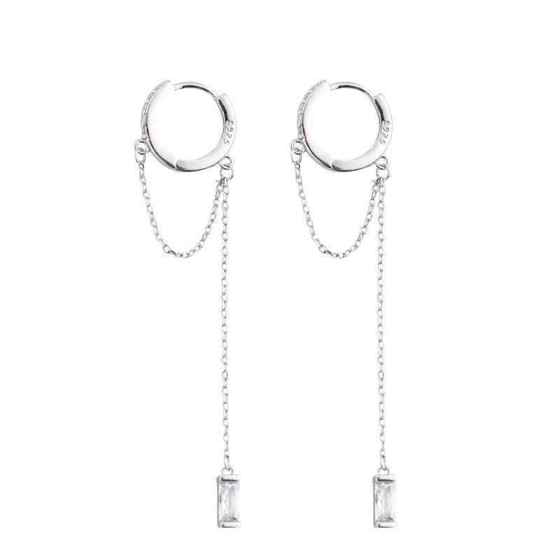Boucles d'oreilles en argent avec une chaîne