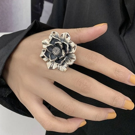 Bague avec un motif floral