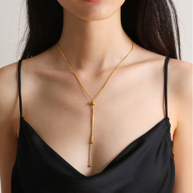 Collier avec une boule