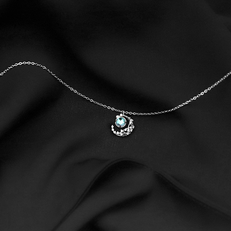 Collier avec une lune