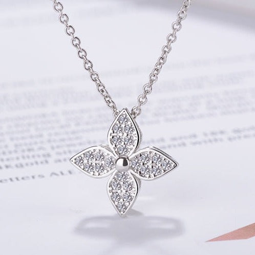 Collier - fleur chanceuse
