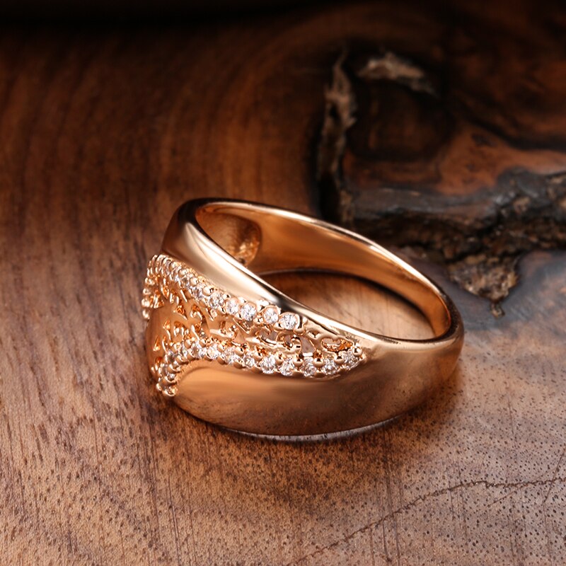 Bague avec un motif en dentelle