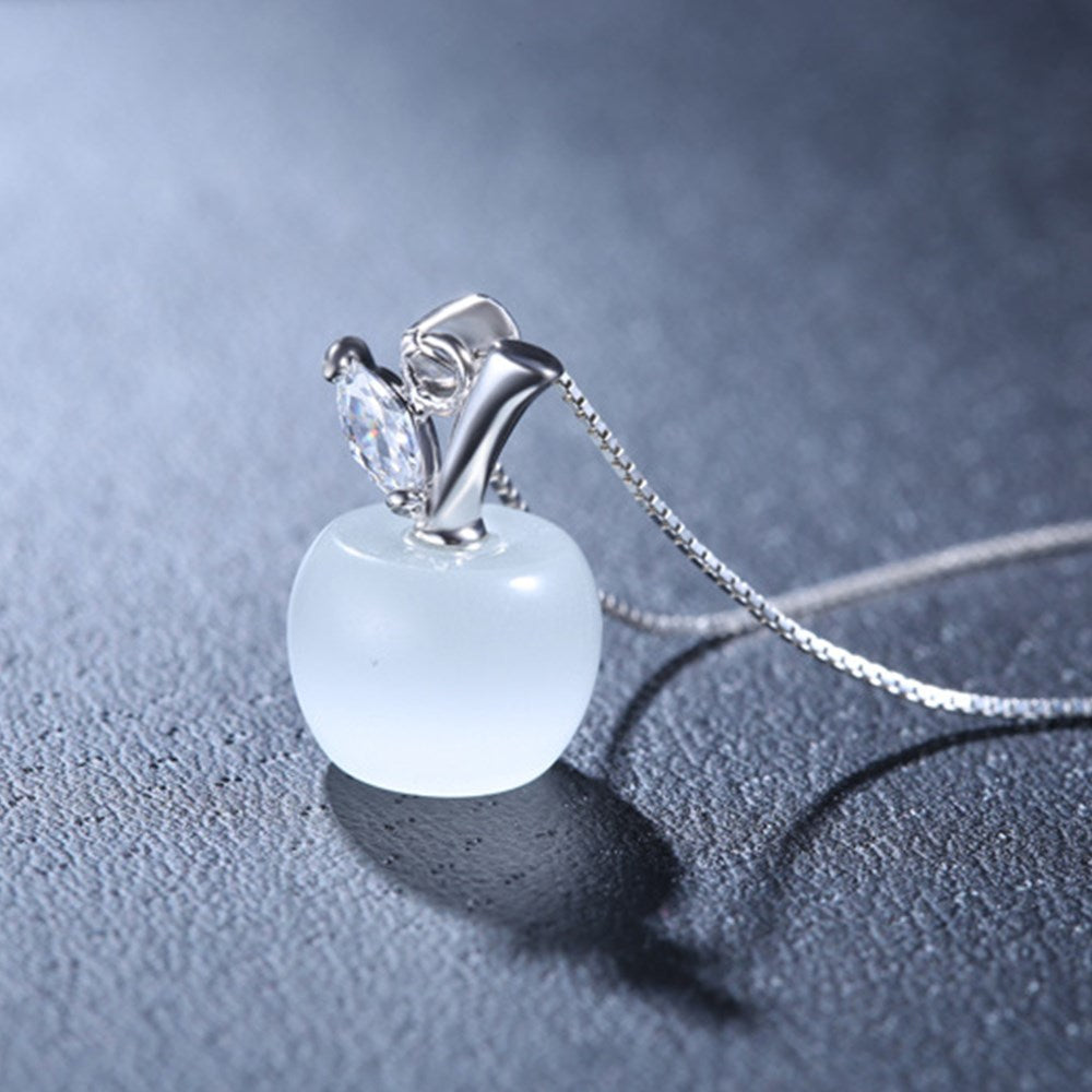 Collier pendentif en forme de pomme