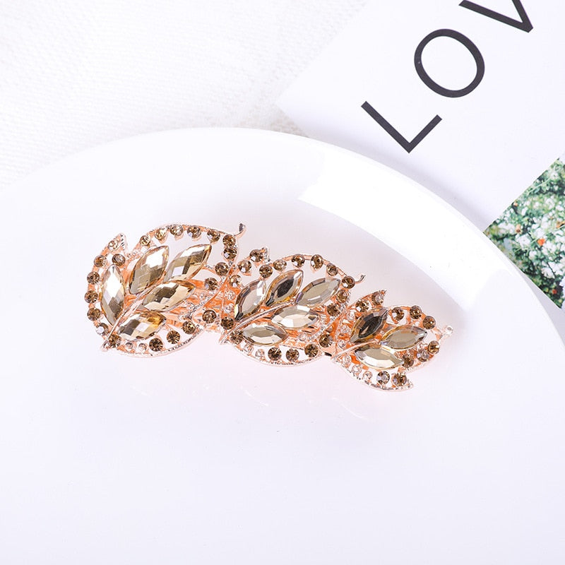 Barrette capillaire avec motif de feuille