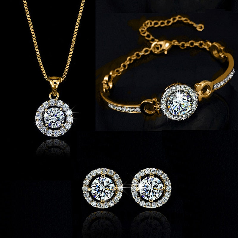 Un ensemble de bijoux avec des zircones cubiques rondes
