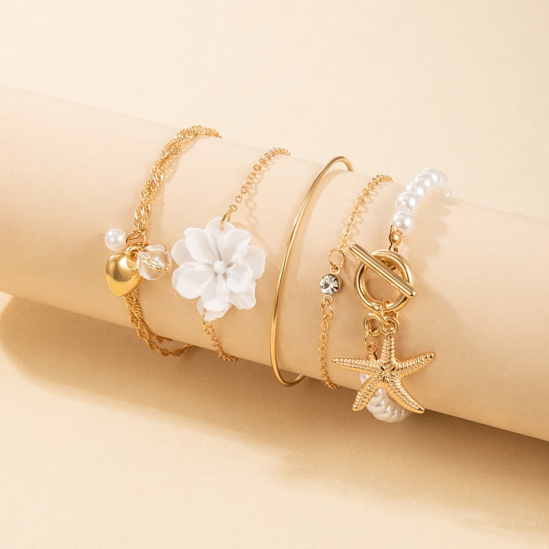 Ensemble de cinq bracelets