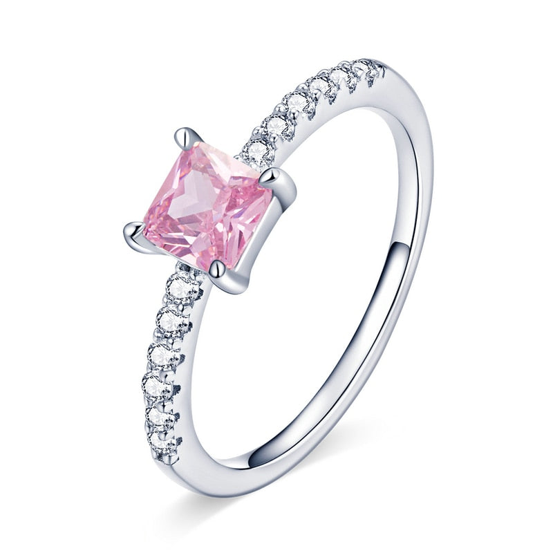 Bague avec une pierre de couleur rose