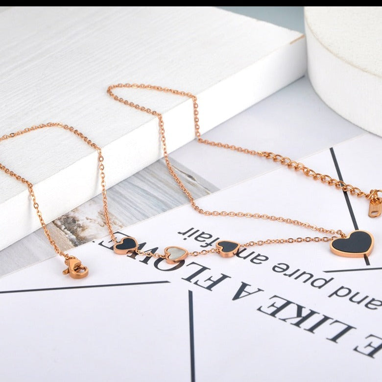 Collier avec des cœurs