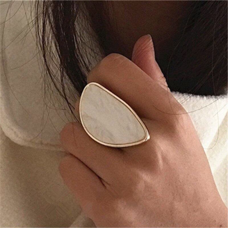 Bague ovale avec pierre