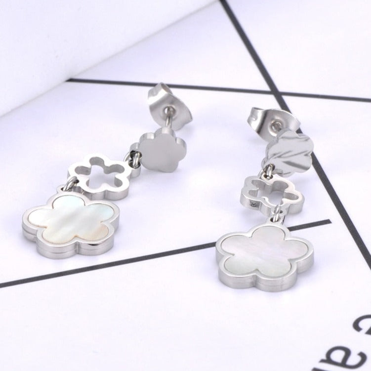 Boucles d'oreilles avec motif de fleur