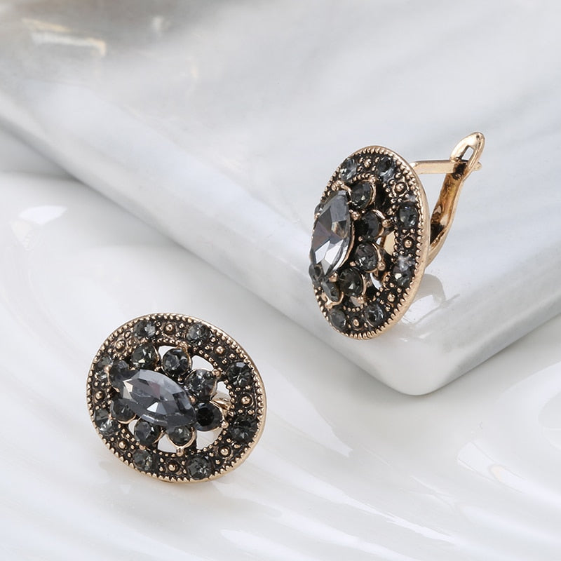 Boucles d'oreilles avec des pierres noires
