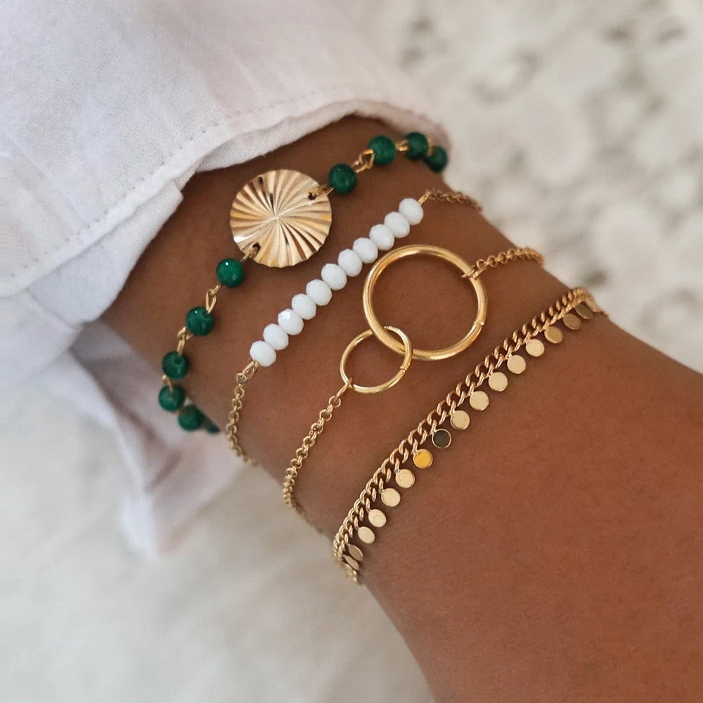 Un ensemble de bracelets