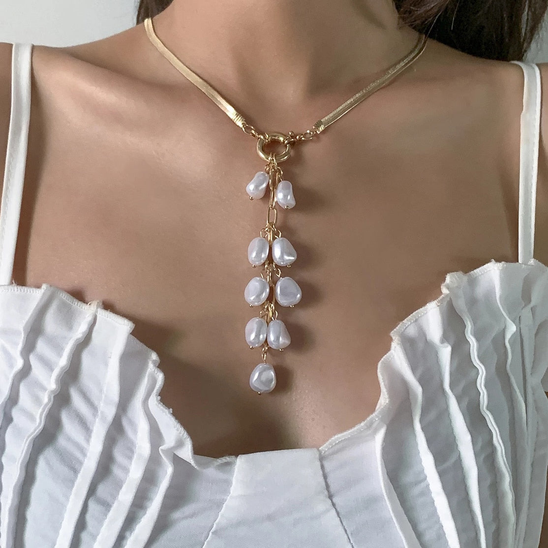 Collier avec un pendentif décoratif