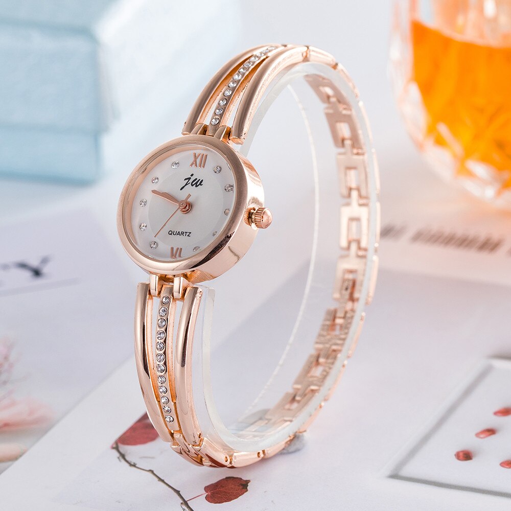 Montre pour dames avec des zircons
