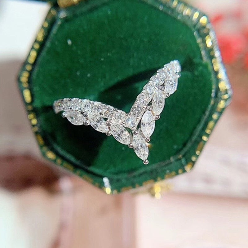 Bague géométrique avec zircons